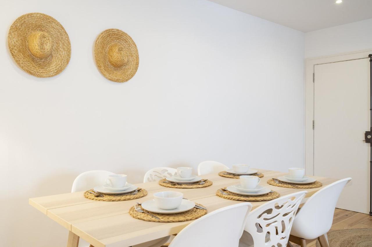 Warm And Cozy Parquet Flooring Apartment In Almada Esterno foto