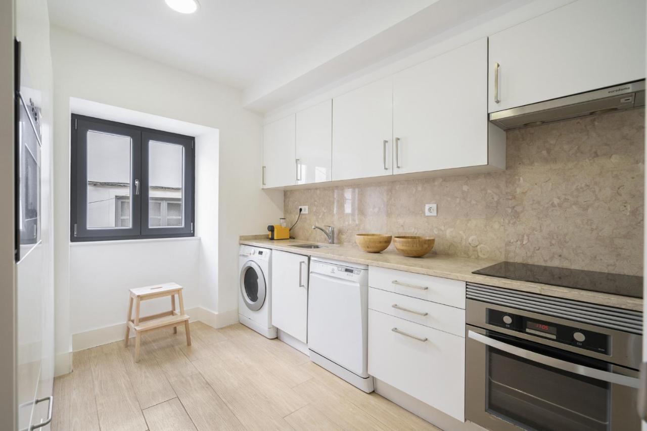 Warm And Cozy Parquet Flooring Apartment In Almada Esterno foto