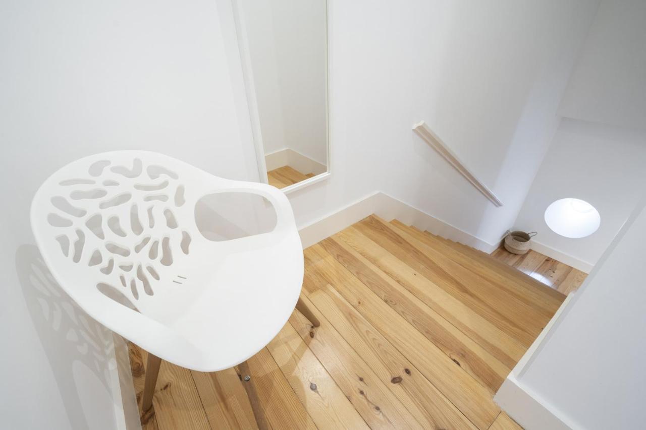Warm And Cozy Parquet Flooring Apartment In Almada Esterno foto